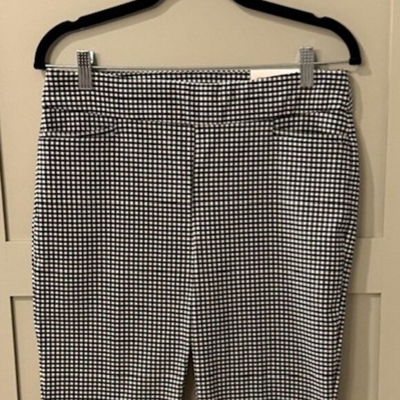 CHICO'S So Slimming Brigitte Slim Leg Capri - Picture 11 of 15